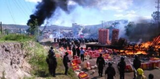 Al menos tres muertos deja represión a maestros mexicanos