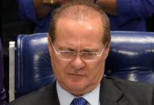 En Brasil, ordenan detener a presidentes del Senado y del Congreso.