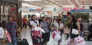 Consumismo invade a los panameños