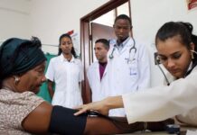 Modelo de atención y formación de profesionales en salud: es necesario abrir la discusión