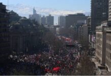 Protestan miles en Chile por estafa de administradoras de pensiones
