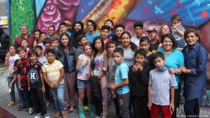 Todos los participantes en el taller sobre muralismo organizado por Prosigue y la embajada alemana en Ciudad de México.