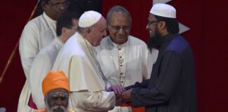 El Papa califica de terrorismo al periodismo basado en rumores