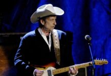 A favor y en contra: ¿Bob Dylan merecía el Premio Nobel de Literatura?