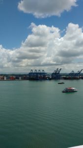 El desarrollo portuario y marítimo contrasta con los altos niveles de pobreza en Colón. (Foto Bayano).