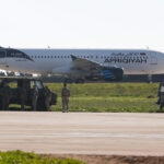 Secuestran un avión libio con 118 personas a bordo y lo desvían a Malta