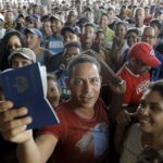 Obama cancelará la entrega de residencia a cubanos que ingresaron a EE.UU. sin visado