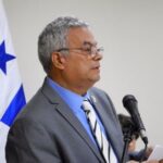 “Mujeres mandan en la poesía panameña”, Rafael Ruiloba