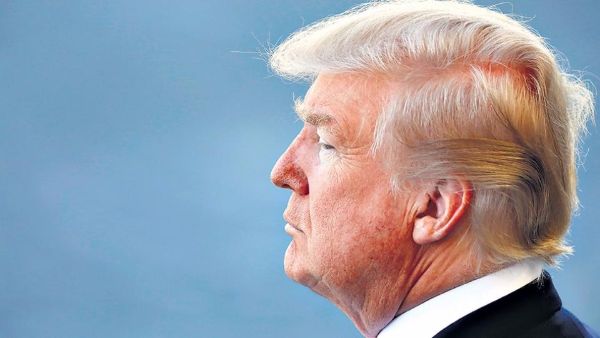Trump sufre una fuerte caída en los sondeos y retoma la ofensiva - Bayano digital