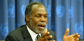 Danny Glover pide respeto para votantes venezolanos