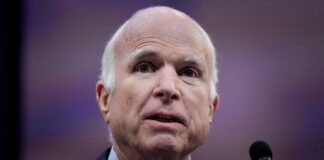 Disonante obituario de John McCain en periódico panameño