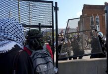 Miles de manifestantes se movilizan hacia el lugar de la Convención del Partido Demócrata en Chicago