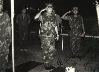 Entrega de la última base en suelo patrio en octubre de 1984