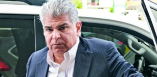 Llaman a juzgar a presidente panameño por traición a la Patria