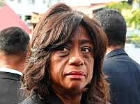 Los fracasos de una ministra aspirante a millonaria