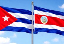 Presidente de Costa Rica en el regazo de Trump