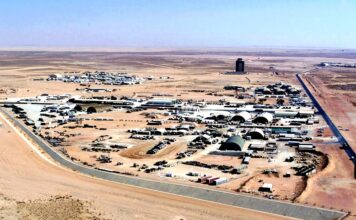 Ataque iraní hiere a militares de EU y daña aviones en base en Arabia Saudita, dice funcionario