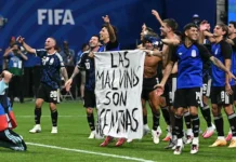 El gobierno británico pide a la FIFA que sancione a Argentina por la bandera por Malvinas