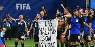 El gobierno británico pide a la FIFA que sancione a Argentina por la bandera por Malvinas