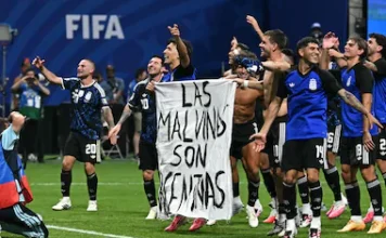 El gobierno británico pide a la FIFA que sancione a Argentina por la bandera por Malvinas