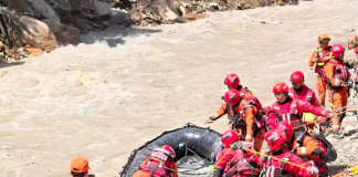 China lleva a cabo esfuerzos de rescate multidimensionales tras fatal avalancha de lodo en Xizang