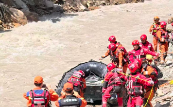 China lleva a cabo esfuerzos de rescate multidimensionales tras fatal avalancha de lodo en Xizang
