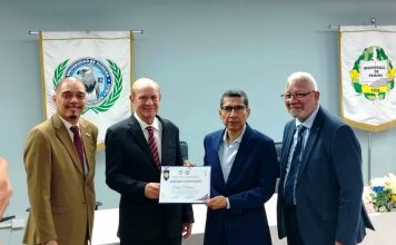 Distinguen a embajador de Nicaragua en la Universidad de Panamá