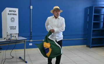 Lula vota y llama a rechazar ”la barbarie” en la primera vuelta electoral de Brasil